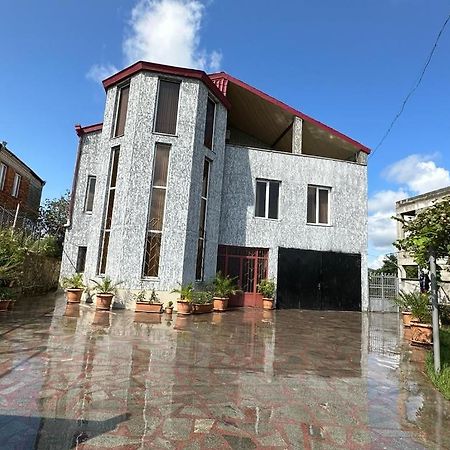Happy House Apartment Kutaisi Exterior photo